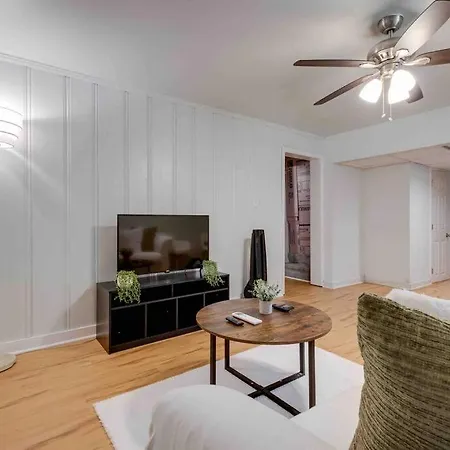 Peaceful 1 Bed 1 Bath With Free Parking & Pets Allowed Nashville
