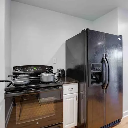 Apartment Peaceful 1 Bed 1 Bath With Free Parking & Pets Allowed