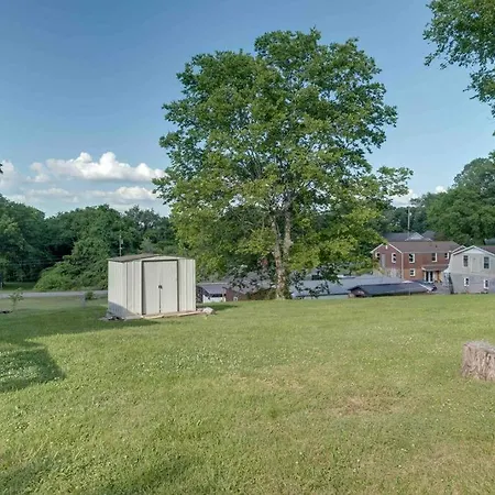 Peaceful 1 Bed 1 Bath With Free Parking & Pets Allowed Apartment Nashville