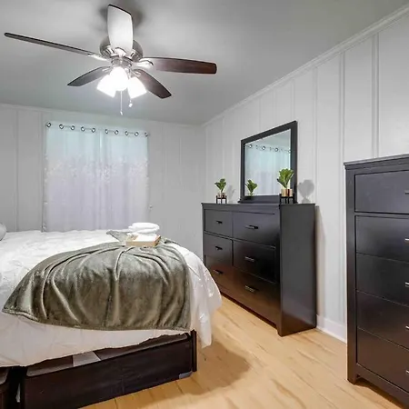 Peaceful 1 Bed 1 Bath With Free Parking & Pets Allowed Apartment Nashville