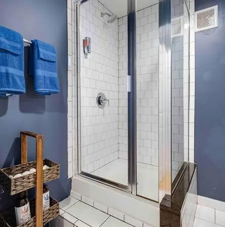 Peaceful 1 Bed 1 Bath With Free Parking & Pets Allowed Apartment *