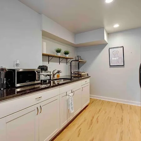 Peaceful 1 Bed 1 Bath With Free Parking & Pets Allowed Apartment Nashville