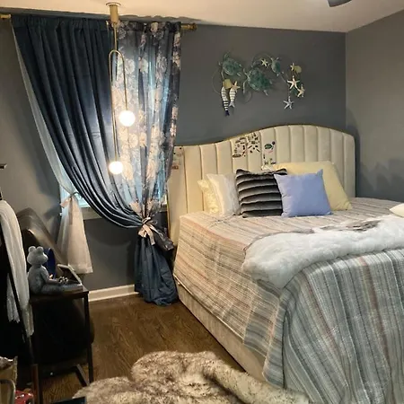 Holiday home Greenhouseromancenew Nashville