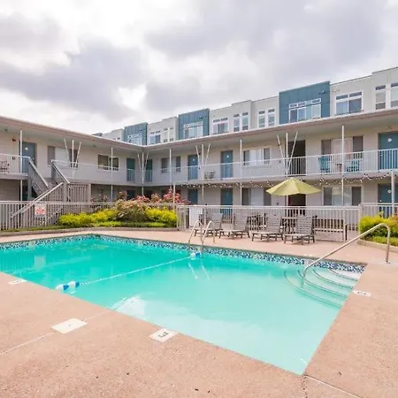 Holiday home Cozy Bohemian With Pool Mins To Downtown