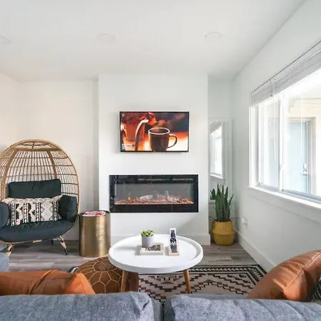 Cozy Bohemian With Pool Mins To Downtown Holiday home