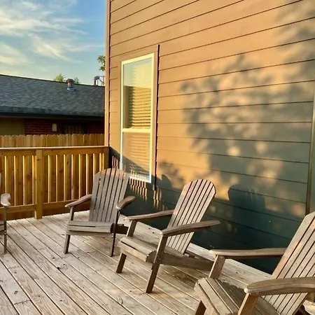 Holiday home Modern Lux Slps 12/7 Beds 2 Mi Dwntwn 3 Bath *