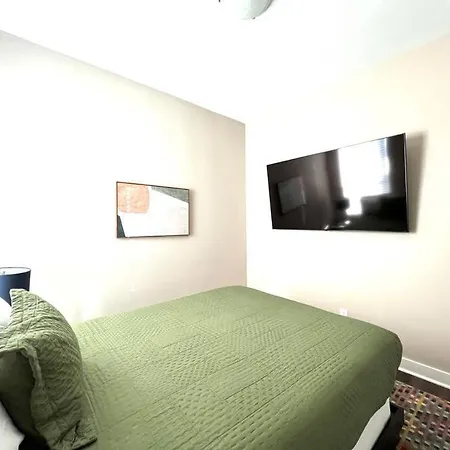 Holiday home Modern Lux Slps 12/7 Beds 2 Mi Dwntwn 3 Bath *