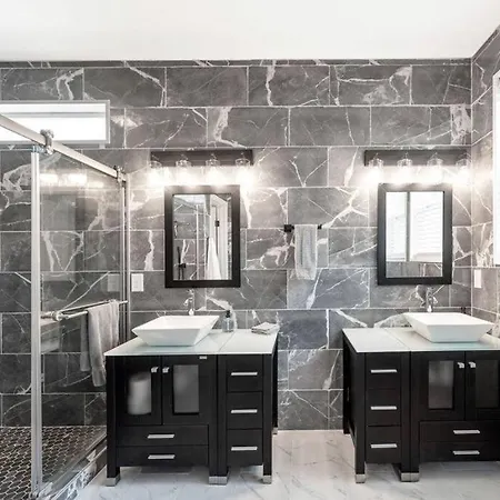 Modern Lux Slps 12/7 Beds 2 Mi Dwntwn 3 Bath *