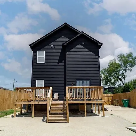 Holiday home Modern Lux Slps 12/7 Beds 2 Mi Dwntwn 3 Bath *