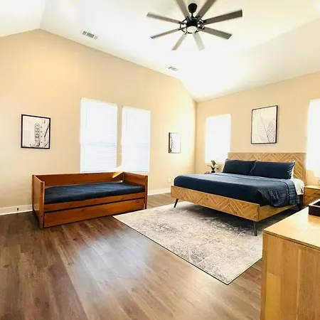 Modern Lux Slps 12/7 Beds 2 Mi Dwntwn 3 Bath * Nashville