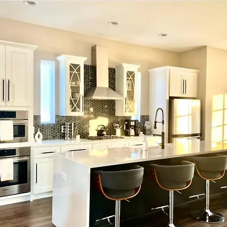 Modern Lux Slps 12/7 Beds 2 Mi Dwntwn 3 Bath