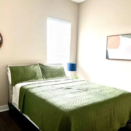 Holiday home Modern Lux Slps 12/7 Beds 2 Mi Dwntwn 3 Bath