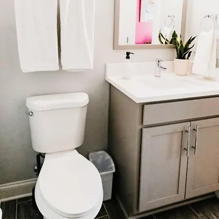 Designer~8 Mins 2 Broadway~balcony~sleeps 10~new * Nashville