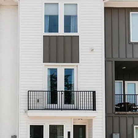Sleeps 20~modern~2 Townhouses~near Downtown Hotel 3*