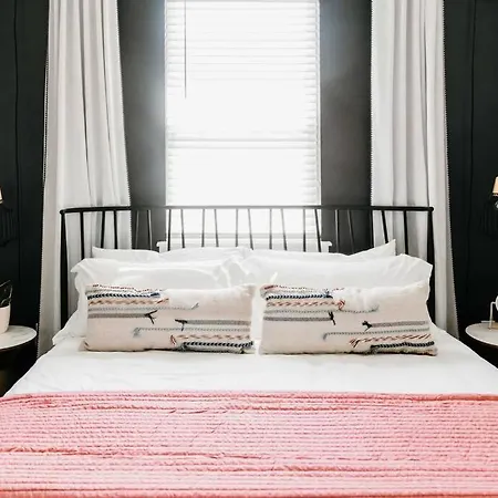 Designer~8 Mins 2 Broadway~balcony~sleeps 10~new Nashville