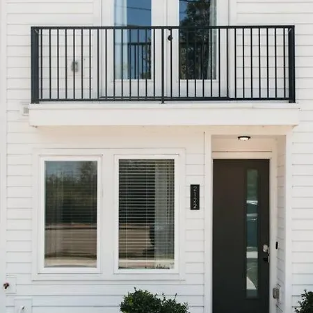 Sleeps 20~modern~2 Townhouses~near Downtown 3*