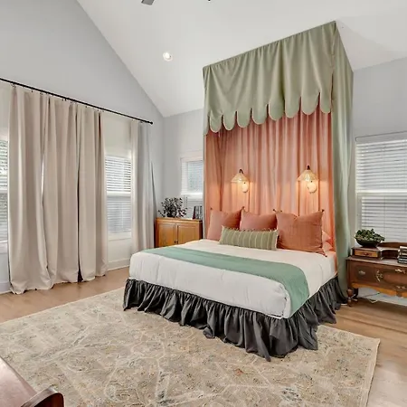 Location 5 Mins To Broadway Sleeps 8