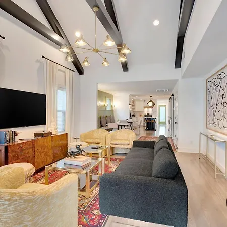 Location 5 Mins To Broadway Sleeps 8