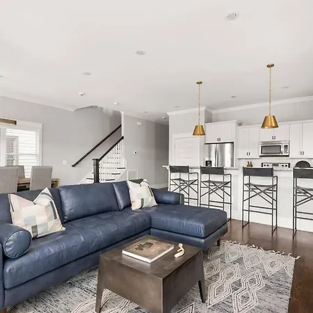 *new*nations Station*:entire 4 Bedroom 3 Bath* Holiday home Nashville