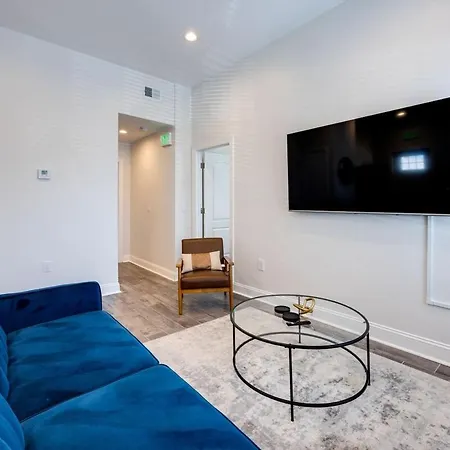 Nash Luxe W King & Fire Pit Fun & Games! Hotel