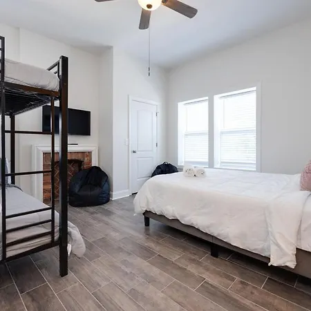 Hotel Nash Luxe W King & Fire Pit Fun & Games! 3*