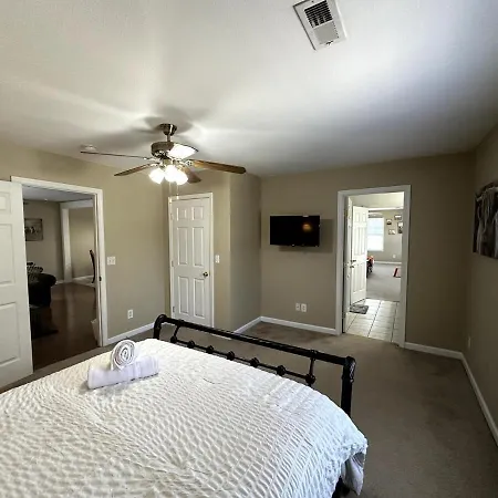 Ace W Hot Tub Only 15 Mins To Broadway! Apartment *