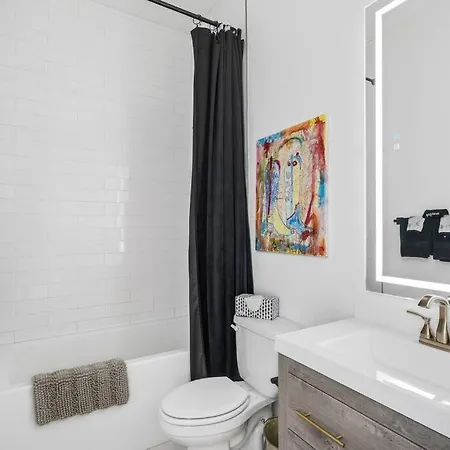 Holiday home Instagrammable W/ Rooftop Deck, 3 Bdrm Nashville
