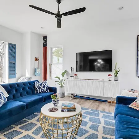 Instagrammable W/ Rooftop Deck, 3 Bdrm Nashville