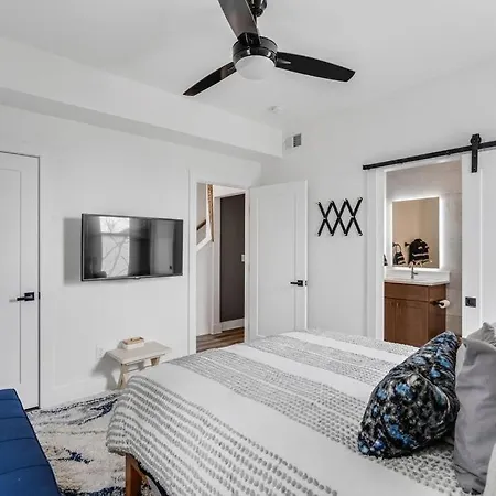 Instagrammable W/ Rooftop Deck, 3 Bdrm * Nashville
