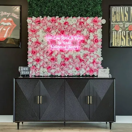 Rock N' Roll Huge Space & Games Holiday home Nashville
