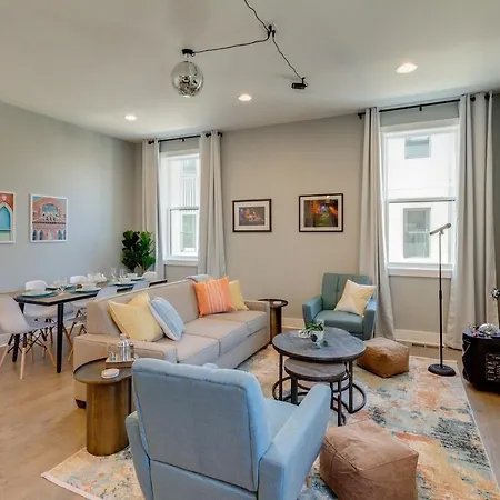 Minutes From Downtown-12 Beds-karaoke 4*