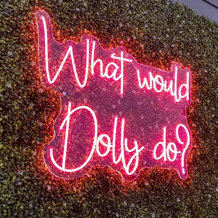 Dolly It Up - Minutes To Broadway Nashville