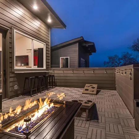 Holiday home Dolly + Kenny - 2 Homes - Minutes To Broadway Nashville