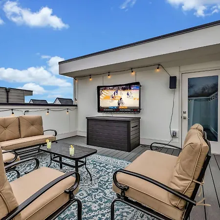 Into The Sunset - Game Lounge - Rooftop Deck *