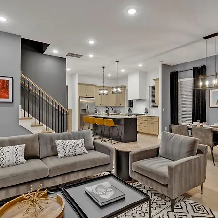 Holiday home Make Mine A Double - Minutes To Broadway *