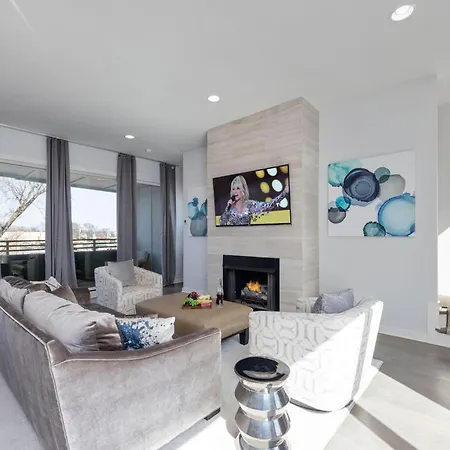 Holiday home Notes-two Balconies-mins To The Nations Nashville