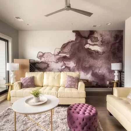Holiday home 3 Premium Midtown Homes - Sleeps 36 - Mins To Broadway *