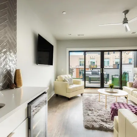 3 Premium Midtown Homes - Sleeps 36 - Mins To Broadway Holiday home *