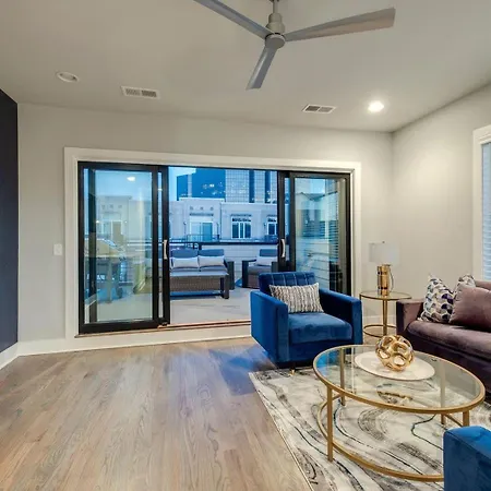 Holiday home 3 Premium Midtown Homes - Sleeps 36 - Mins To Broadway Nashville