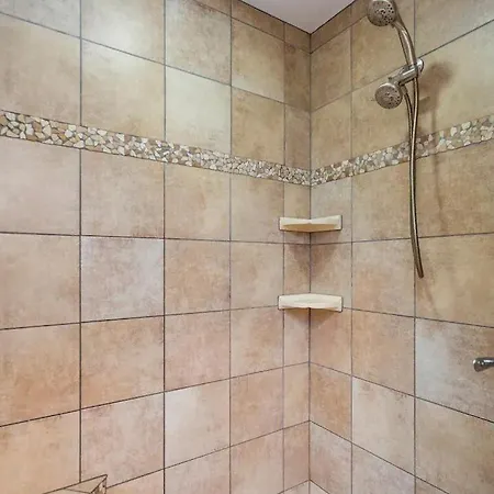 Holiday home East Nash-sleeps 10 Walk To Bars 8 Mins To Dt