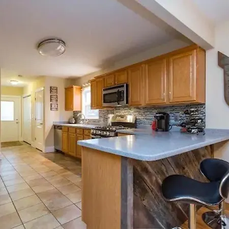 East Nash-sleeps 10 Walk To Bars 8 Mins To Dt Holiday home *