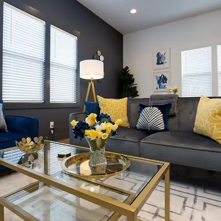 Music Modern -5 Beds Designer & Balcony Holiday home *