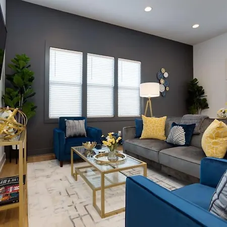 Music Modern -5 Beds Designer & Balcony Holiday home *