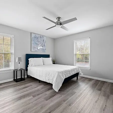 Lovely 1 Bedroom Located In Greenhills.
