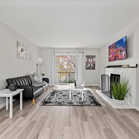 Lovely 1 Bedroom Located In Greenhills. Apartment