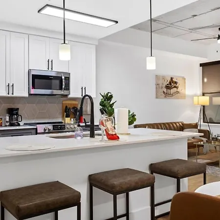 Cozysuites Modern Midtown Unit 06 *