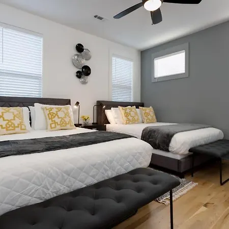 Music Modern -5 Beds Designer & Balcony *