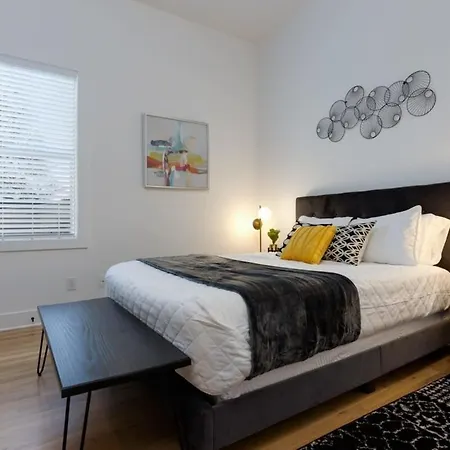 Music Modern -5 Beds Designer & Balcony *