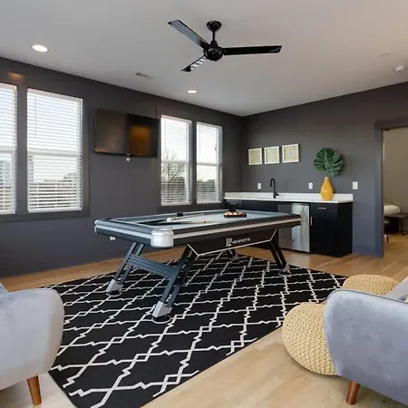 Music Modern -5 Beds Designer & Balcony Holiday home *