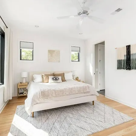 Huge Elegant 1 Bd - Big Living Space, Free Parking Holiday home *